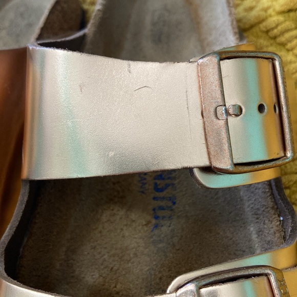 Rose gold Birkenstock Women's Arizona Soft Footbed
Slide Sandals size 39 - Picture 12 of 12